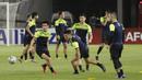 Pemain Ceres-Negros saat sesi latihan jelang laga Piala AFC di SUGBK, Jakarta, Senin (22/4). Ceres-Negros akan berhadapan dengan Persija Jakarta. (Bola.com/M Iqbal Ichsan)