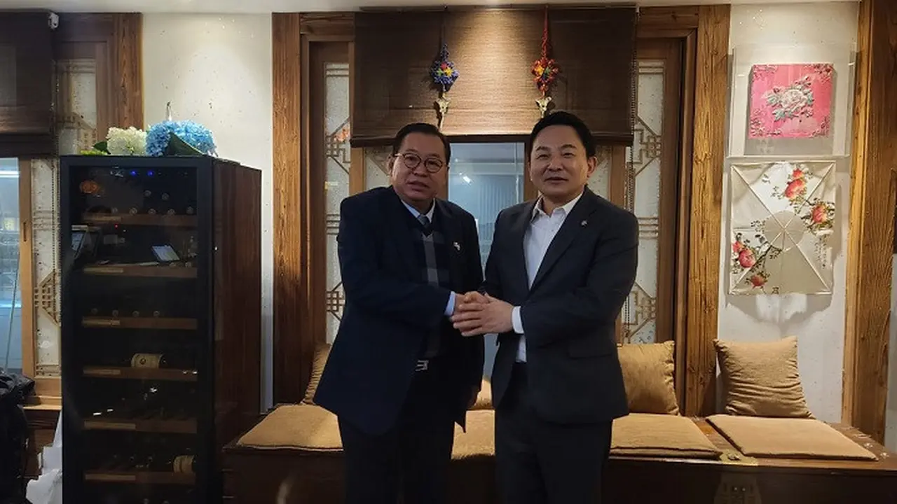 Duta Besar Republik Indonesia untuk Republik Korea Gandi Sulistiyanto melakukan pertemuan dengan Menteri Pertanahan, Infrastruktur dan Transportasi Korea Selatan Won Heeryong pada Rabu (22/2/2023).