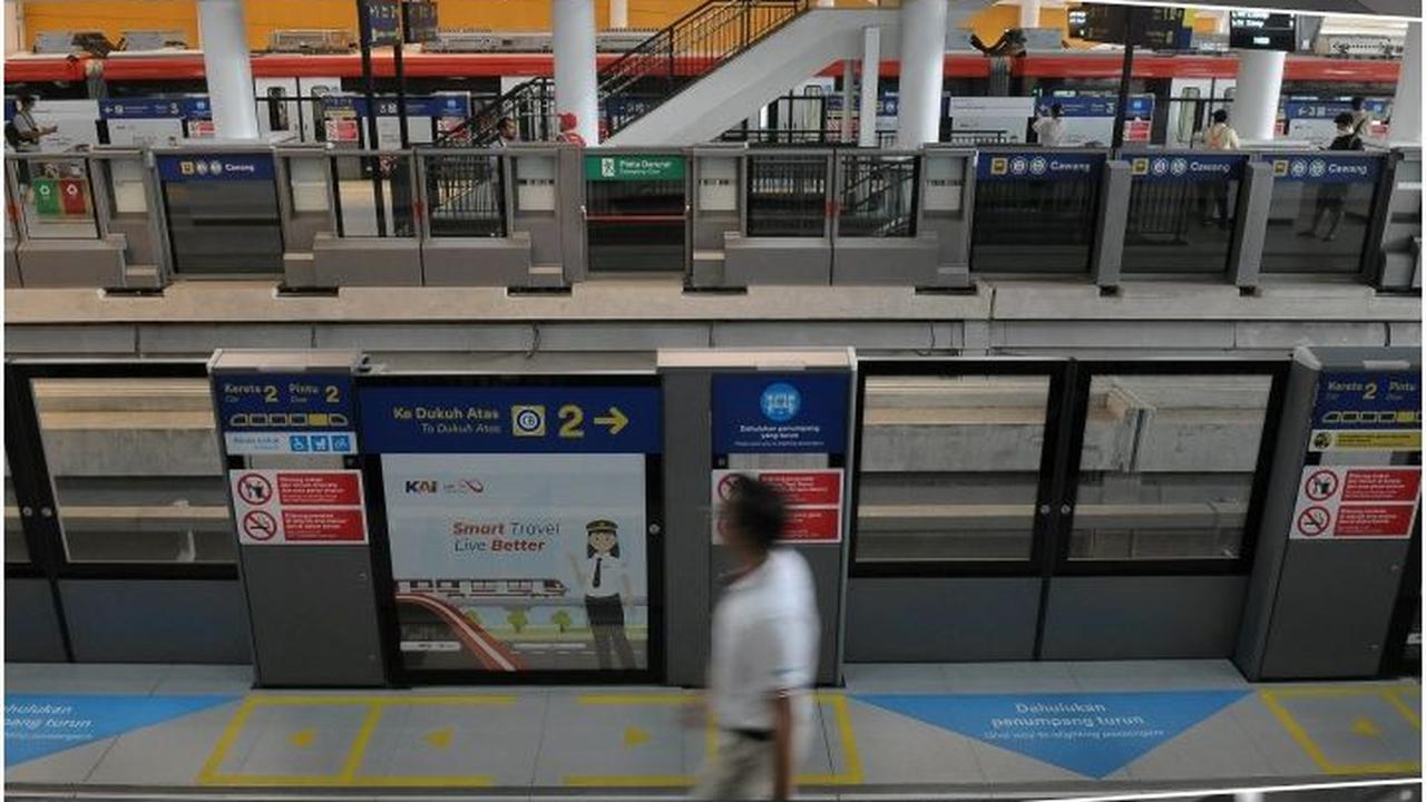 FOTO: Menikmati Kenyamanan LRT Jabodebek yang Baru Resmi Beroperasi, Mulai dari Masuk Stasiun hingga ke Dalam Gerbong Kereta