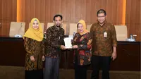 Kedatangan rombongan yang dipimpin oleh Sekretaris Prodi Hukum Keluarga, Muhammad Fuad Zain langsung disambut oleh Kabiro Humas Setjen MPR, Siti Fauziah dan Plt. Kepala Bagian Pemberitaan, Hubungan Antarlembaga, dan Layanan Informasi, Budi Muliawan. (Foto:@MPR RI)