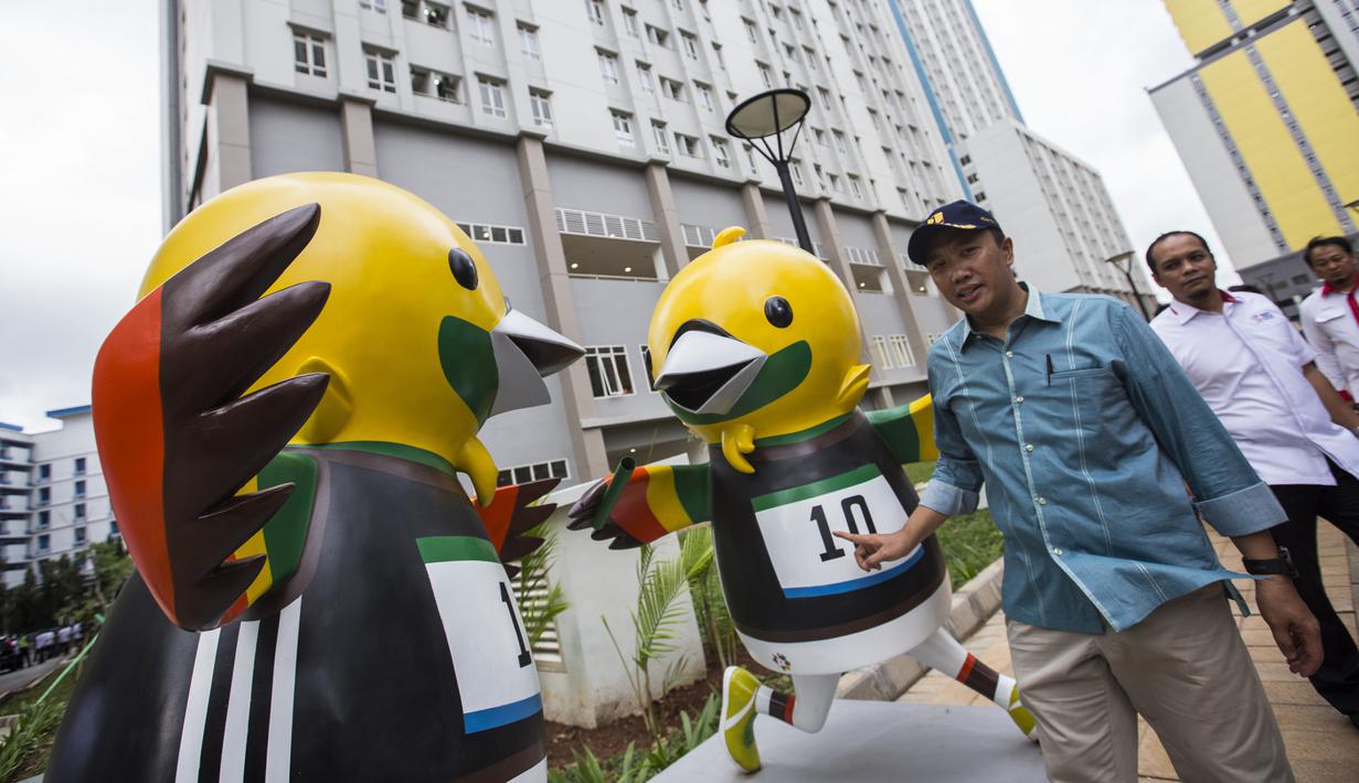 Menteri Pemuda dan Olahraga, Imam Nahrawi, memantau kesiapan Wisma Atlet di Kemayoran, Jakarta, Senin (26/2/2018). Lokasi ini akan dijadikan tempat tinggal para atlet pada ajang Asian Games 2018. (Bola.com/Vitalis Yogi Trisna)