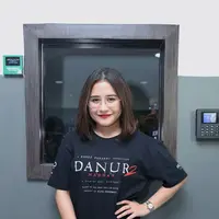 "Kata dia dulu teman-temannya pada suka sama aku puji aku cantik, tapi sekarang udah main film Danur udah nggak puji lagi aku cantik gara-gara katanya aku seram," kata Prilly Latuconsina. (Nurwahyunan/Bintang.com)