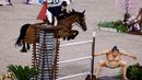Harry Charles dari Inggris mengendarai Romeo 88 melompati patung sumo kecil saat bertanding di final individu lompat berkuda selama Olimpiade Tokyo 2020 di Equestrian Park di Tokyo (4/8/2021).
(AFP/Behrouz Mehri)