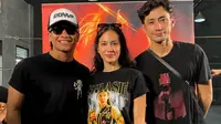 Jefri Nichol, Pevita Pearce, dan Revaldo menyambangi Kota Medan, Sabtu (5/11/2022), dalam rangka promosikan film Sri Asih (Reza Efendi/Liputan6.com)