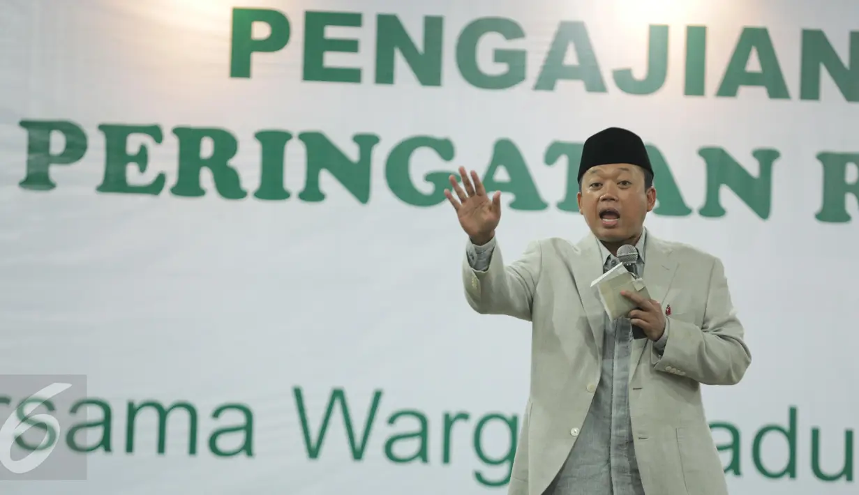 Tokoh Muda NU, H. Nusron Wahid memberi sambutan saat pengajian umum peringatan Rajabiyah, Jakarta, Minggu (2/4). Pengajian ini juga mendeklarasikan dukungan kepada pasangan Cagub-Cawagub DKI Jakarta no urut dua. (Liputan6.com/Faizal Fanani)