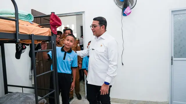 Menteri Ekraf Tinjau Sekolah Rakyat