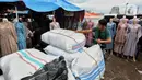Diprediksi, permintaan busana muslim akan terus melonjak hingga momen menjelang Idul Fitri. (Liputan6.com/Angga Yuniar)