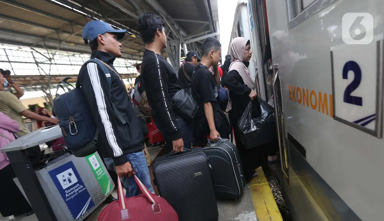 Sementara, pada H-3 Lebaran 2024, diperkirakan hanya sebanyak 45.000 penumpang akan berangkat mudik dari Daop 1 Jakarta. (Liputan6.com/Helmi Fithriansyah)