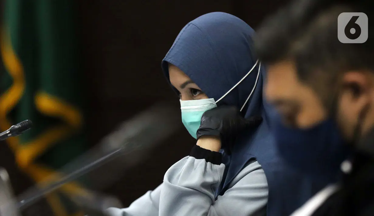 Terdakwa suap dan tindak pidana pencucian uang terkait pengurusan fatwa Mahkamah Agung untuk Djoko S Tjandra, Pinangki Sirna Malasari saat sidang di Pengadilan Tipikor Jakarta, Senin (7/12/2020). Sidang mendengar keterangan saksi, salah satunya Andi Irfan Jaya. (Liputan6.com/Helmi Fithriansyah)