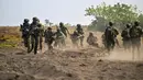 Pada hari pertama latihan bersama dilaksanakan pendaratan amfibi di Pantai Banongan (Pusat Latihan Tempur 5 Marinir Baluran, Situbondo). (JUNI KRISWANTO/AFP)