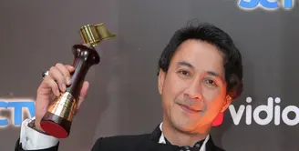 Aktor ternama Indonesia, Agus Kuncoro, berhasil menyabet penghargaan sebagai ‘Pemeran Pria FTV Terpuji’ di ajang Festival Film Bandung 2015 (FFB 2015) melalui akting sebuah FTV yang berjudul ‘Ibu, Ibu dan Ibu’. (Galih W. Satria/Bintang.com)