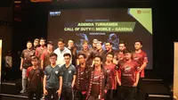 Edmundo Swidoyono bersama dengan para pegiat esports sedang melakukan foto bersamadi XXI Lounge, Plaza Senayan, Jakarta pada Senin (4/11/2019) siang. (Bola.com/Tegar Juel)