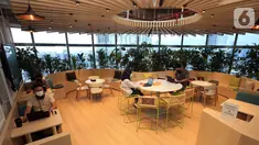 Karyawan bekerja di salah satu ruang kantor pusat Bayer Indonesia, Jakarta, Selasa (14/12/2021). Bayer Indonesia, perusahaan global di bidang kesehatan dan pertanian mengantongi sertifikasi “Great Place to Work 2021” yang mengedepankan kepentingan karyawan. (Liputan6.com/Fery Pradolo)