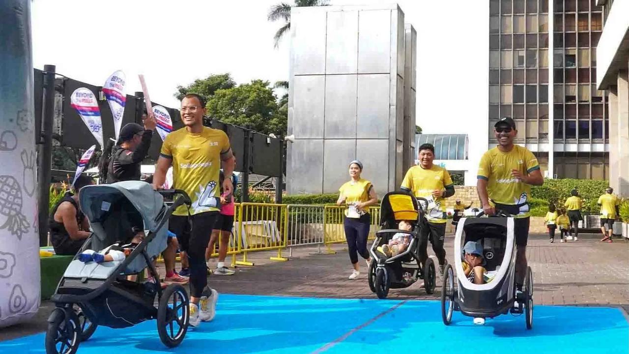 FOTO: Run To Hero Meriahkan CFD Jakarta, Ajak Ayah Lebih Terlibat dalam Pengasuhan