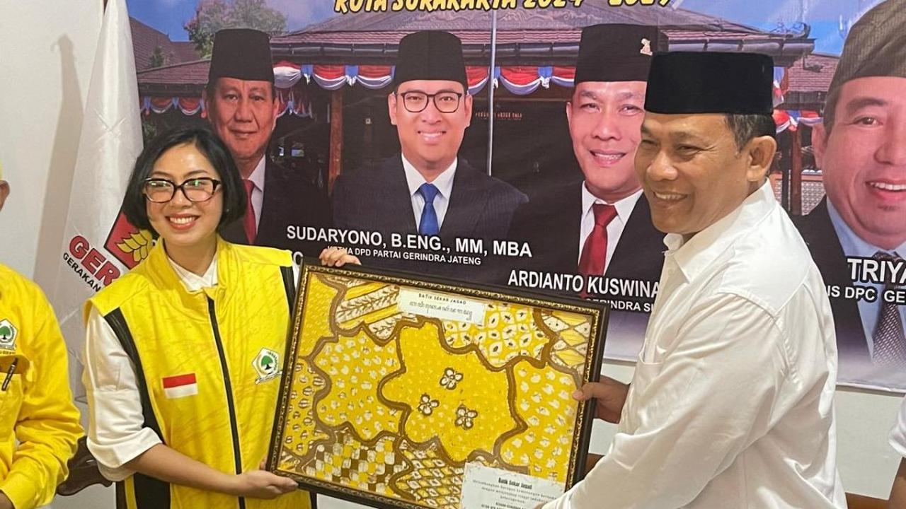 Ditemui di salah satu rumah makan di Mojosongo, Jebres, Rabu (3/7), perempuan yang akrab disapa Diwa itu mengaku tak takut kalah popular. <br>