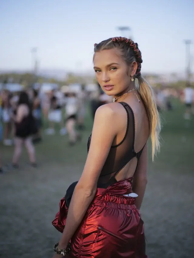 [Bintang] Anti Gerah, Dutch Braid Jadi Gaya Rambut Andalan Streetwear Coachella 2018