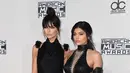 Seperti yang dilansir oleh Aceshowbiz, Kylie Jenner kerap enggan berbicara pada Kendall Jenner. Kylie Jenner merasa asing ketika dirinya kerap disandingi oleh kesuksesan sang kakak. (AFP/Bintang.com)