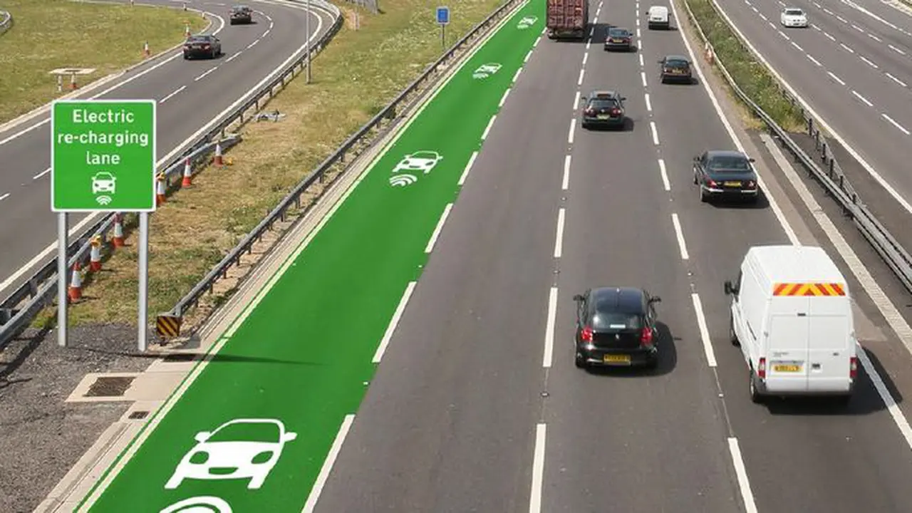 Wow, Jalan Raya Ini Mencatu Daya Mobil di Atasnya