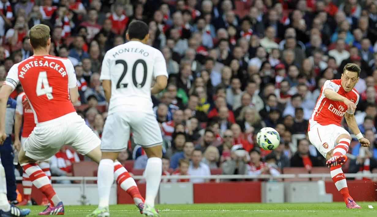 Musim lalu Mesut Ozil gagal bersinar bersama Arsenal, dirinya hanya mampu memberikan lima assist dalam 22 penampilan. (EPA/Gerry Penny)
