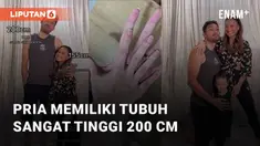 Pria Memiliki tubuh yang sangat tinggi viral di media sosial