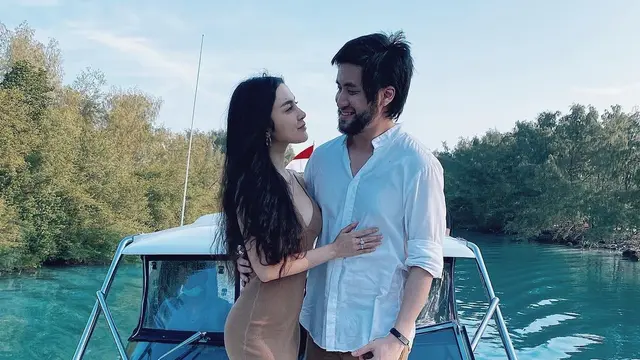 Momen Liburan Kevin Aprilio di Kepulauan Seribu, Tampil Macho dengan Brewok