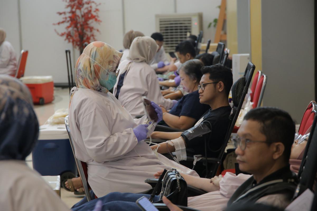 Sejumlah pasien yang menjalani vaksinasi DBD di RS RS Borromeus, pada Minggu (24/8)