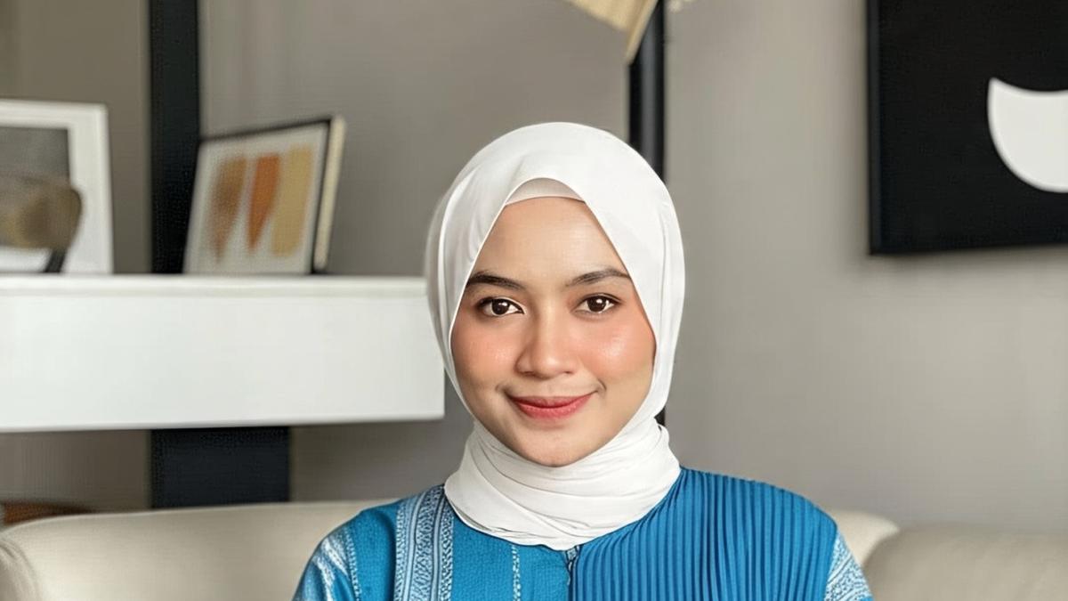 6 Inspirasi Gamis Lurik untuk Kondangan 2025, Hijaber Tampil Modis dan Elegan