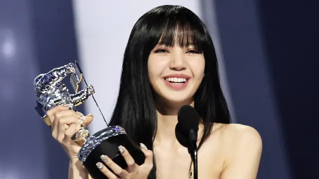 Ekspresi Kebahagiaan Lisa BLACKPINK Menang Best K-Pop di MTV VMA 2022