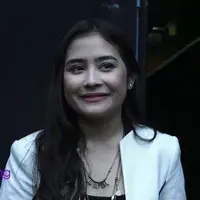 Film ‘Surat Untukmu’ merupakan debut pertama Prilly Latuconsina  dalam industri layar lebar.  Merasa tertantang, Prilly akan tampil tanpa make up dan high heels di dalam film ini.