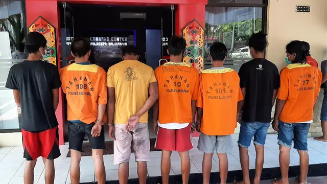 Pencuri  tiang telepon