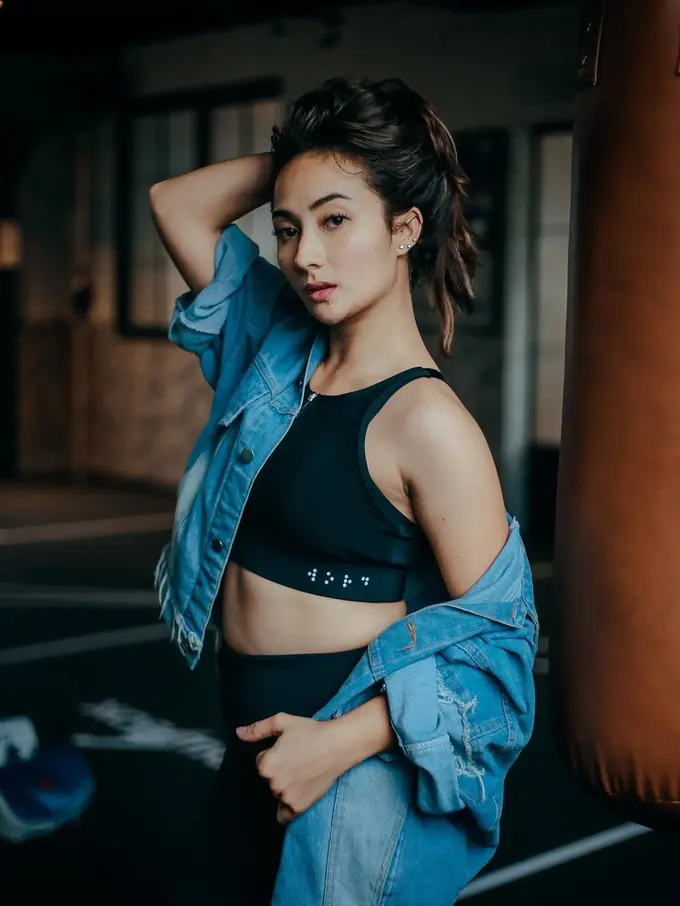 7 Gaya Sporty Naomi Zaskia, Wanita yang Pernah Dekat dengan Sule