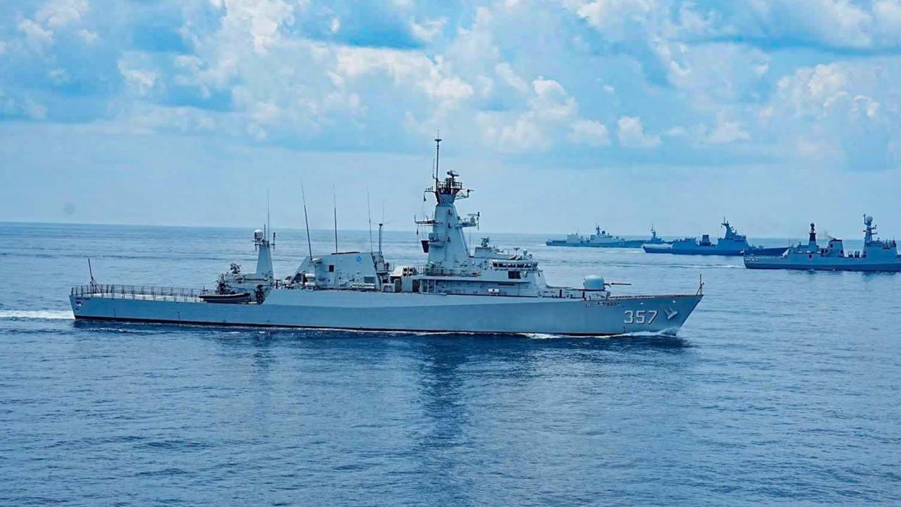 FOTO: Aksi KRI Bung Tomo dalam Latihan Laut AMNEX 2025