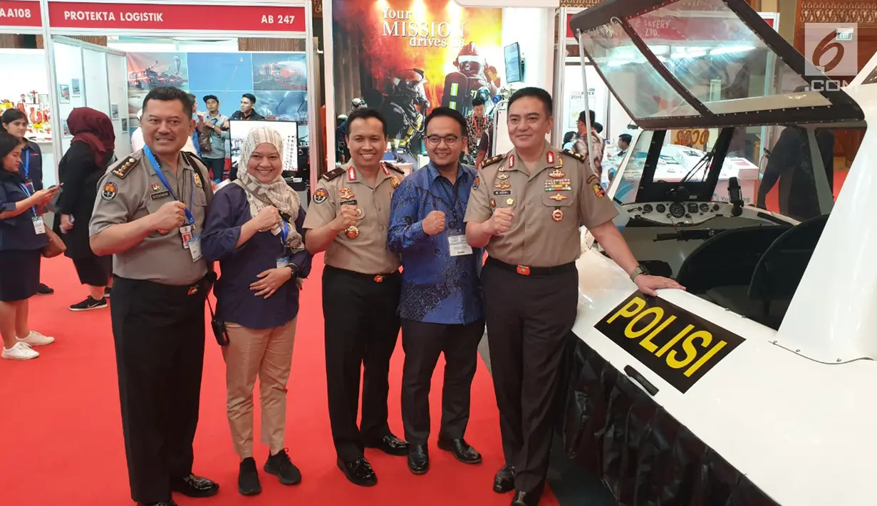 Kadiv Humas Polri, Irjen Pol. Muhammad Iqbal mengunjungi Indo Security dan Indo Firex 2019 Expo & Forum, Jakarta (18/7/2019). Pameran ini menunjang segala aspek keamanan, dimana institusi kelembagaan yang menjadi peserta memamerkan tools keamanan berbasis teknologi terkini. (Liputan6.com/HO/Iwan)