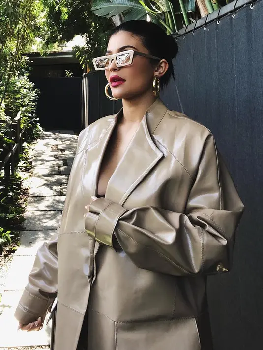 Sebelumnya, Kylie Jenner pun memilih untuk menutupi kehamilannya. (instagram/kyliejenner)