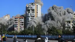 Serangan itu terjadi 40 menit setelah juru bicara militer Israel mengeluarkan peringatan serangan udara dan meminta warga meninggalkan wilayah tersebut. (Foto: AFP)