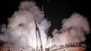 Pesawat ruang angkasa Soyuz TMA-14M yang membawa tiga awak mengangkasa dari Baikonur Cosmodrome, Kazakhstan, (26/9/2014). (REUTERS/Shamil Zhumatov)