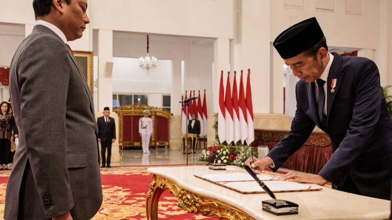 "Untuk itu saya akan bekerja erat dengan Ibu Menteri Keuangan Ibu Sri Mulyani dengan Wakil Menteri Keuangan I Pak Suahasil," kata Tommy, sapaan akrabnya.<br>