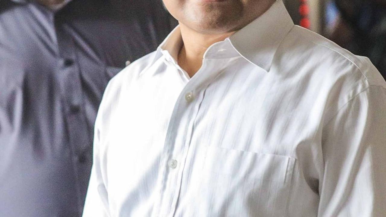 "Dalam pemeriksaan nanti, penyidik tentunya akan menggali informasi dan pengetahuan saksi terhadap duduk perkara dugaan korupsi dimaksud. Sehingga akan membuat terang konstruksi perkaranya," kata Ali.