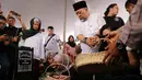 Suasana pemakaman Istri Indro Warkop. (Adrian Putra/Fimela.com)