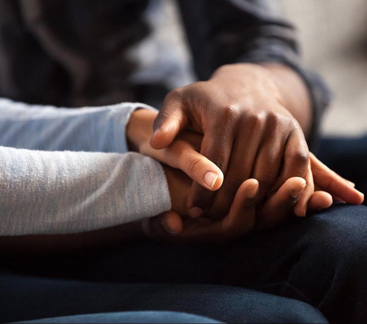 Dari ungkapan permintaan maaf yang tulus hingga kata-kata penuh cinta yang bisa membuat hatinya meleleh, berikut kata-kata buat pacar yang lagi marah yang bisa Anda berikan.