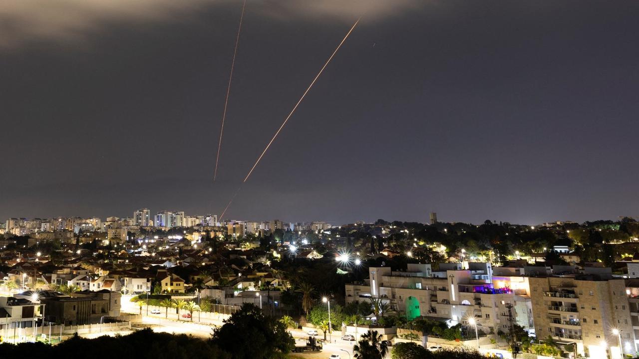 Iran Beri Sinyal Bakal Balas Serangan Israel