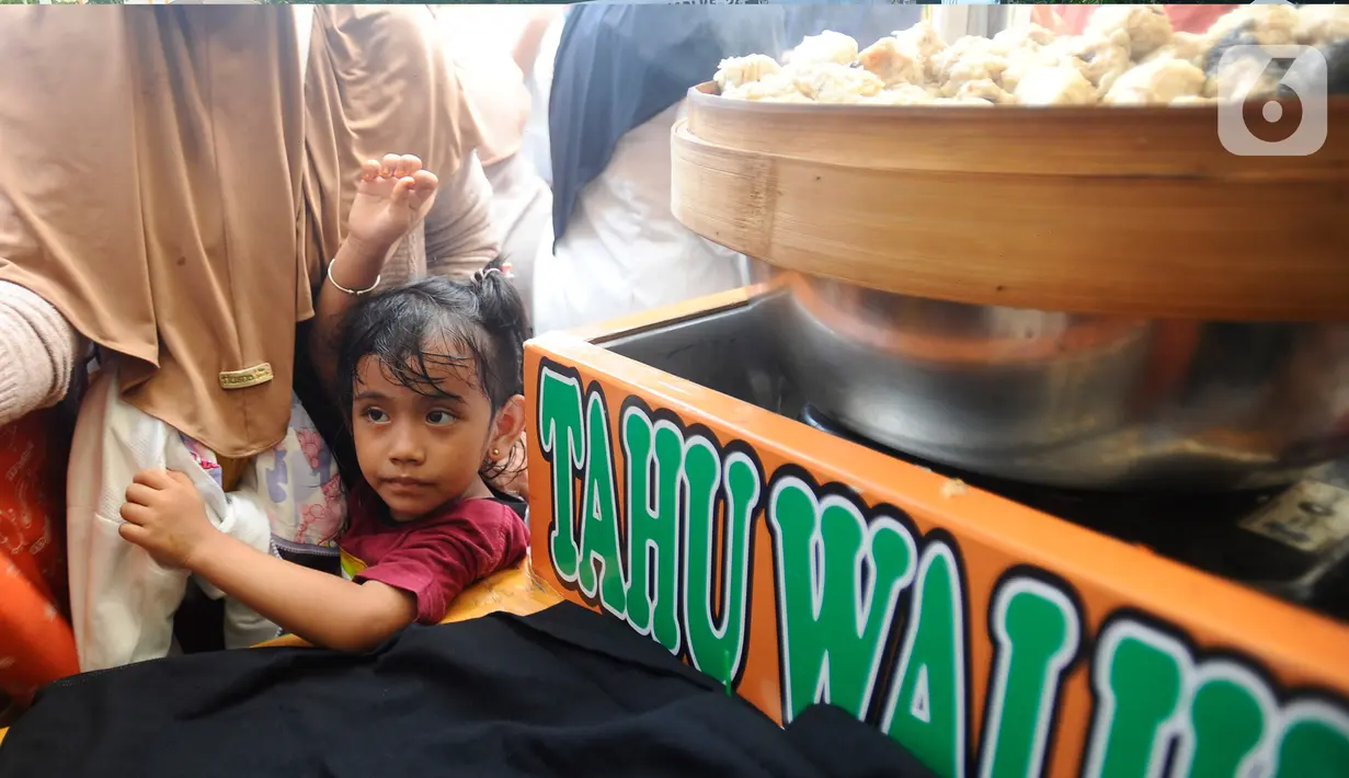Dipersiapkannya 24 menu khas Nusantara ini adalah sesuai dengan tema HUT Kota Depok ke 24 yaitu "Beragam Suku Berpadu untuk Depok Lebih Maju." (merdeka.com/Arie Basuki)