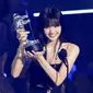 Lisa Blackpink menang di MTV VMA 2022 sebagai penyanyi solo. [Foto: Charles Sykes/Invision/AP)