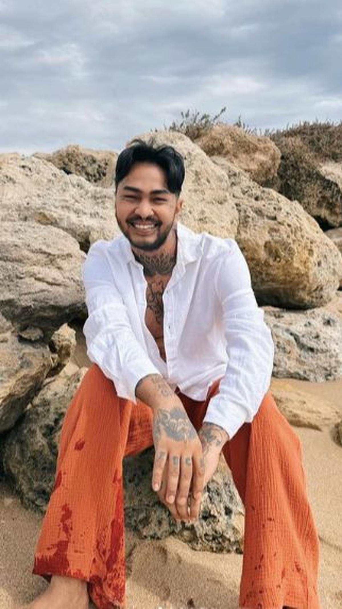 Keberkahan job spesial Ramadan tak hanya dirasakan oleh artis-artis yang memeluk agama Islam. Musisi, Onadio Leonardo juga banyak job di bulan suci ini. Ia biasanya akan memandu acara LOGIN bersama Habib Jafar dan jadi bintang tamu di beberapa cara TV mau