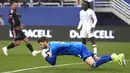 Kiper FC Dallas, Maarten Paes menangkap bola saat laga lanjutan MLS (Major League Soccer) 2024 melawan Inter Miami di Cotton Bowl, Dallas, Texas, 22 Januari 2024. (AFP/Getty Images/Carmen Mandato)