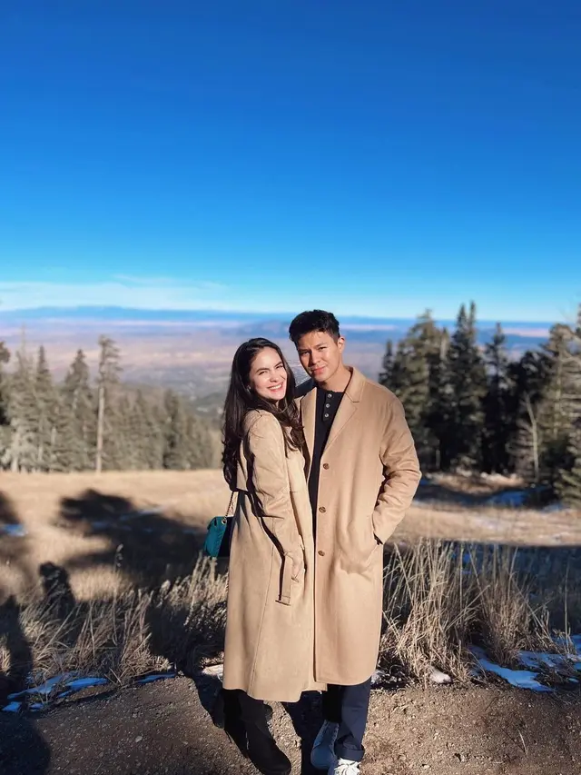 6 Potret Liburan Steffi Zamora dan Fero Walandaouw di Amerika, Tampil Mesra
