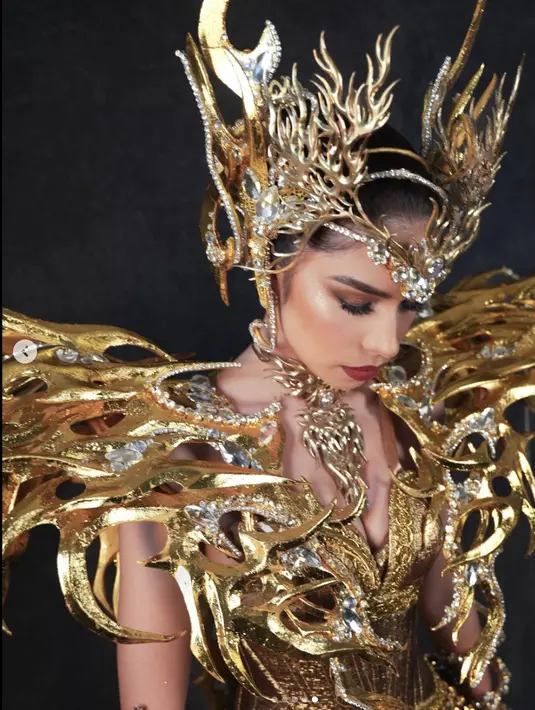 Clara Shafira Krebs menuju kompetisi Miss Universe 2024 dengan tampilan yang megah. [Foto: Instagram/ Hengkikawilarang]