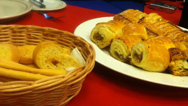 Braga Permai, Kafe Legendaris yang Jadi Favorit Bule
