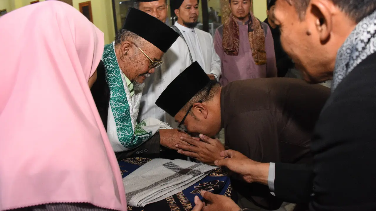 Gubernur Jabar Imbau Para Santri untuk Belajar Bahasa Inggris dan Entrepreneurship