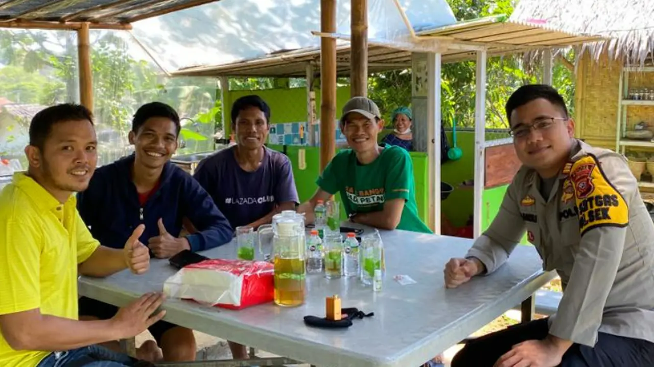 Anggota Kepolisian Republik Indonesia (Polri), Kompol Fadli Amri, Kembangkan Produk Pengganti Gula Ramah Diabetes dari Tanaman Stevia. Foto: Polri.